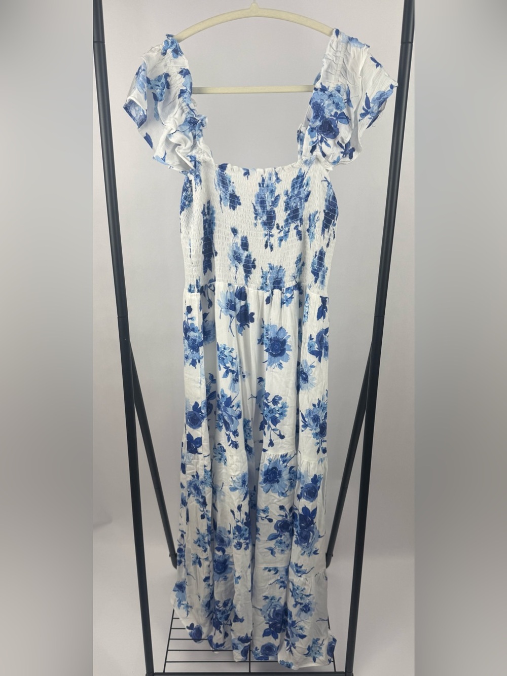Olivia Grey Blue White Floral Smocked Maxi Dress Puff Sleeve NWT Size L - Picture 2 of 5